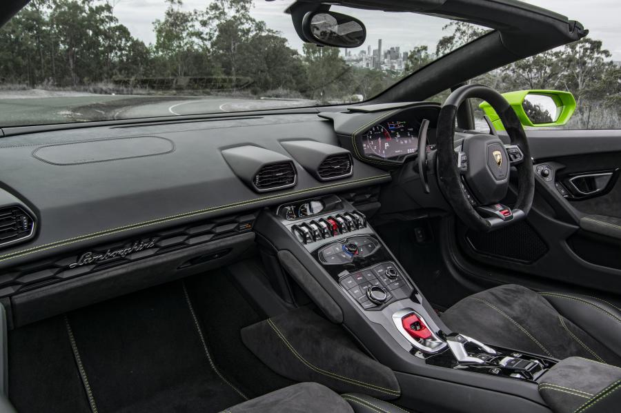 Торпедо Lamborghini Huracan LP610-4 Spyder 2016 года  (AU) (фото 10 из 19)